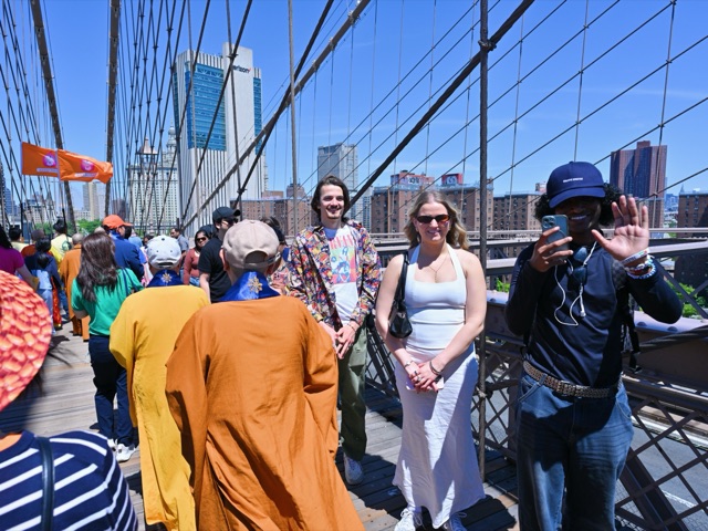 Walkers and passers-by on the bridge promenade