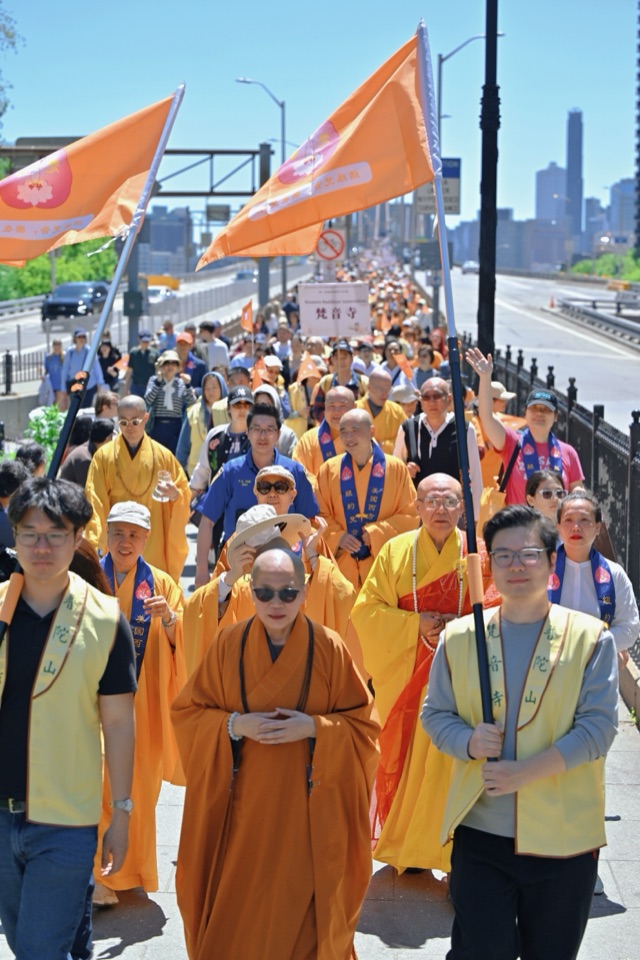 The procession approaching Manhattan