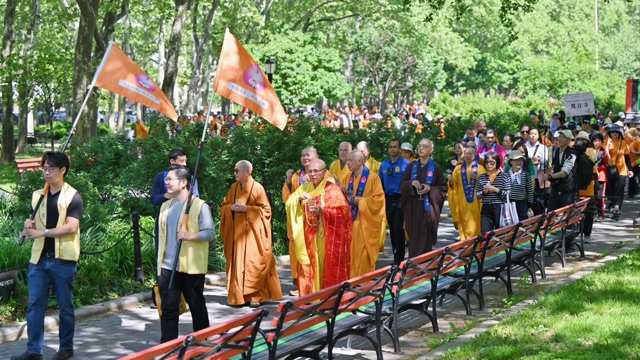 The mindful walk sets off from Cadman Plaza Park