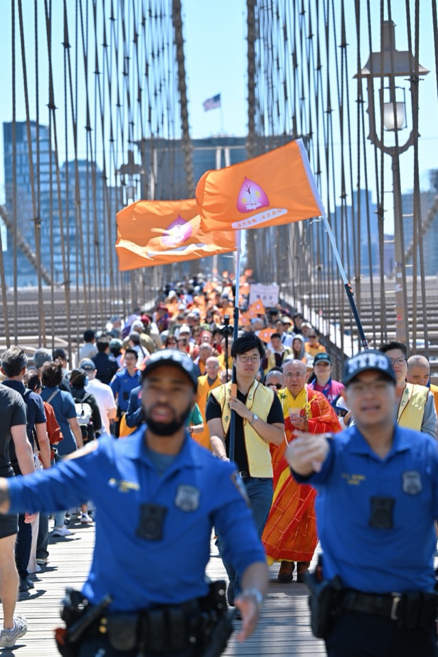 Walkers crossing the Brooklyn Bridge